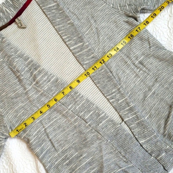 Sweet Gray Open Cardigan Sweater in Gray, Size Medium - Picture 12 of 16